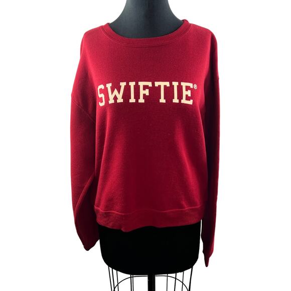 TAYLOR SWIFT Red "Swiftie" Sweatshirt Pullover Long Sleeve Crewneck Size L Large - Picture 1 of 9